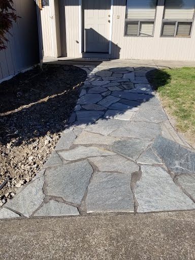 Flagstone walkway through landscaped yard, Brush Prairie WA